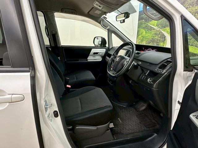 ヴォクシー ＺＳ　純正ナビ・フルセグ・ＢＴ対応・両側パワースライドドア・パドルシフト・オートエアコン・ＥＴＣ・革巻きステアリング・ＨＩＤヘッドライト・ドライブレコーダー・バックモニター・純正アルミ・セキュリティ・フォグ（27枚目）