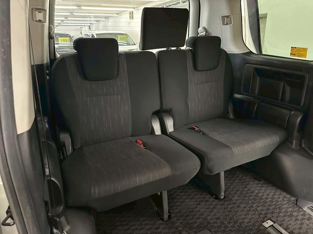 ヴォクシー ＺＳ　純正ナビ・フルセグ・ＢＴ対応・両側パワースライドドア・パドルシフト・オートエアコン・ＥＴＣ・革巻きステアリング・ＨＩＤヘッドライト・ドライブレコーダー・バックモニター・純正アルミ・セキュリティ・フォグ（32枚目）