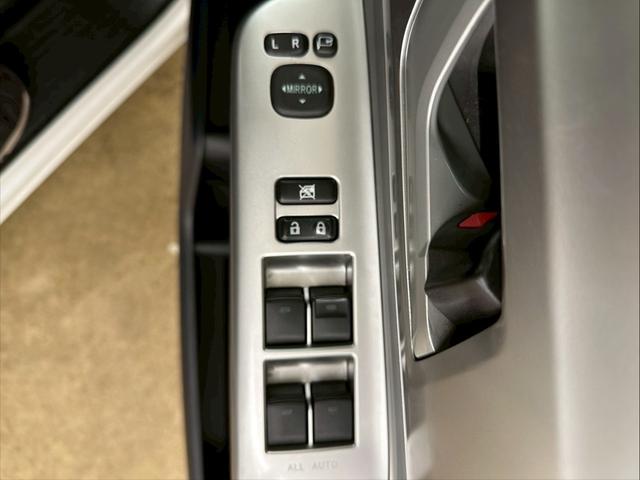 ヴォクシー ＺＳ　純正ナビ・フルセグ・ＢＴ対応・両側パワースライドドア・パドルシフト・オートエアコン・ＥＴＣ・革巻きステアリング・ＨＩＤヘッドライト・ドライブレコーダー・バックモニター・純正アルミ・セキュリティ・フォグ（50枚目）