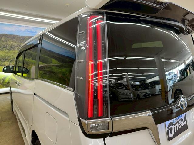 エスクァイア ハイブリッドGi プレミアムパッケージ アルパインナビ・トヨタセーフティセンス・バックモニター・ETC・両側パワースライドドア・フリップダウンモニター・ウッドコンビハンドル・LEDヘッドライト・純正アルミ・ウインカーミラー・取説保証書(17枚目)