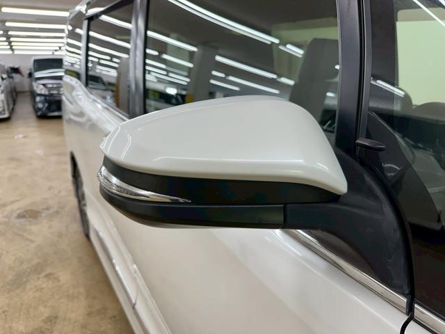 エスクァイア ハイブリッドGi プレミアムパッケージ アルパインナビ・トヨタセーフティセンス・バックモニター・ETC・両側パワースライドドア・フリップダウンモニター・ウッドコンビハンドル・LEDヘッドライト・純正アルミ・ウインカーミラー・取説保証書(18枚目)