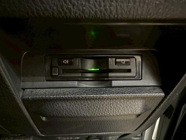 エスクァイア ハイブリッドGi プレミアムパッケージ アルパインナビ・トヨタセーフティセンス・バックモニター・ETC・両側パワースライドドア・フリップダウンモニター・ウッドコンビハンドル・LEDヘッドライト・純正アルミ・ウインカーミラー・取説保証書(57枚目)