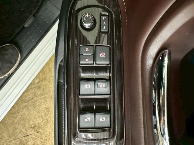 エスクァイア ハイブリッドGi プレミアムパッケージ アルパインナビ・トヨタセーフティセンス・バックモニター・ETC・両側パワースライドドア・フリップダウンモニター・ウッドコンビハンドル・LEDヘッドライト・純正アルミ・ウインカーミラー・取説保証書(59枚目)