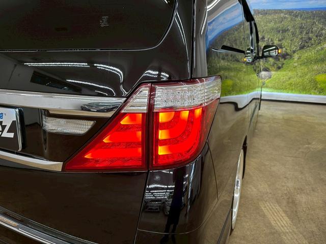 アルファード 240S モデリスタフルエアロ・モデリスタマフラー・バックモニター・純正フリップダウンモニター・純正ナビ・CDDVD対応・BT対応・両側パワースライドドア・社外テール・社外フロントグリル・WORK20インチ(16枚目)