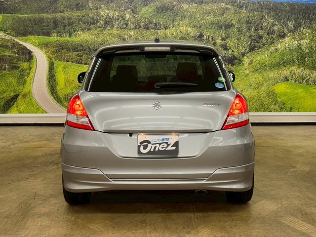 スイフト RS 社外ナビ・フルセグ・社外17インチアルミ・オートエアコン・HIDヘッドライト・ETC・スマートキー・プッシュスタート・バックモニター・純正エアロ・クルーズコントロール・革巻きステアリング・パドルシフト(10枚目)