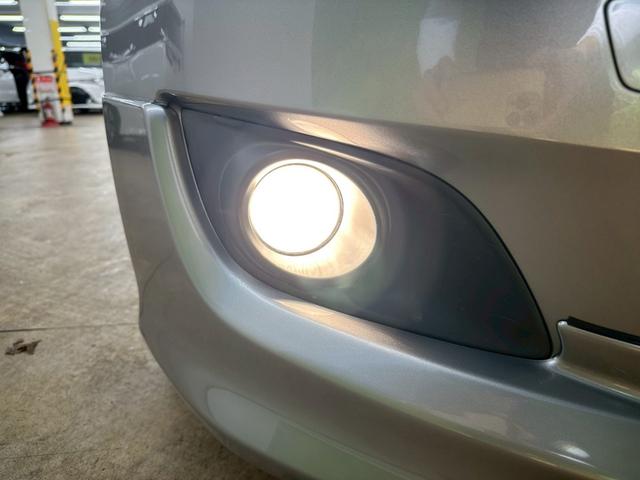 スイフト RS 社外ナビ・フルセグ・社外17インチアルミ・オートエアコン・HIDヘッドライト・ETC・スマートキー・プッシュスタート・バックモニター・純正エアロ・クルーズコントロール・革巻きステアリング・パドルシフト(13枚目)