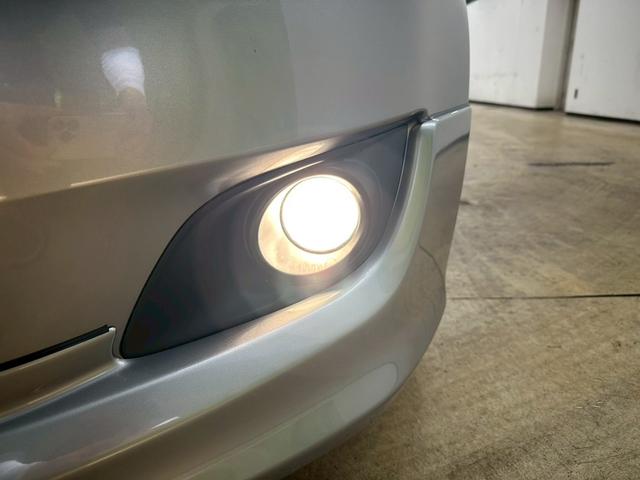 スイフト RS 社外ナビ・フルセグ・社外17インチアルミ・オートエアコン・HIDヘッドライト・ETC・スマートキー・プッシュスタート・バックモニター・純正エアロ・クルーズコントロール・革巻きステアリング・パドルシフト(14枚目)