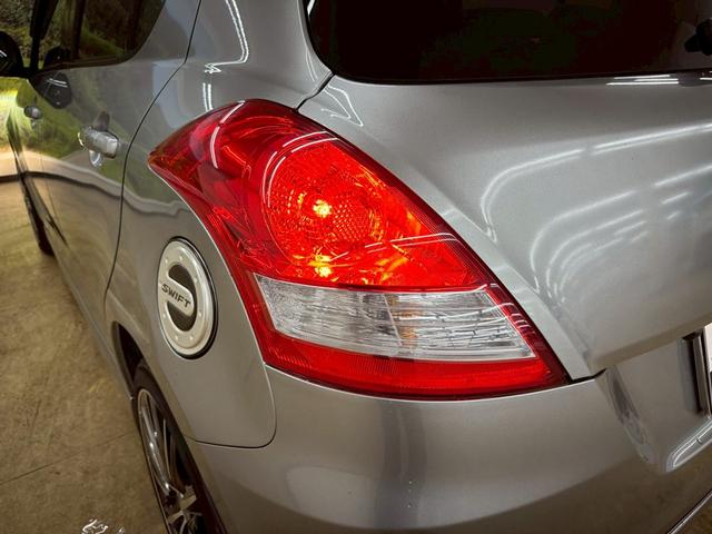 スイフト RS 社外ナビ・フルセグ・社外17インチアルミ・オートエアコン・HIDヘッドライト・ETC・スマートキー・プッシュスタート・バックモニター・純正エアロ・クルーズコントロール・革巻きステアリング・パドルシフト(16枚目)