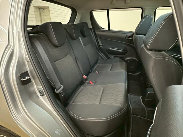 スイフト RS 社外ナビ・フルセグ・社外17インチアルミ・オートエアコン・HIDヘッドライト・ETC・スマートキー・プッシュスタート・バックモニター・純正エアロ・クルーズコントロール・革巻きステアリング・パドルシフト(31枚目)