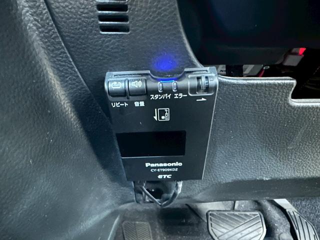 スイフト RS 社外ナビ・フルセグ・社外17インチアルミ・オートエアコン・HIDヘッドライト・ETC・スマートキー・プッシュスタート・バックモニター・純正エアロ・クルーズコントロール・革巻きステアリング・パドルシフト(46枚目)