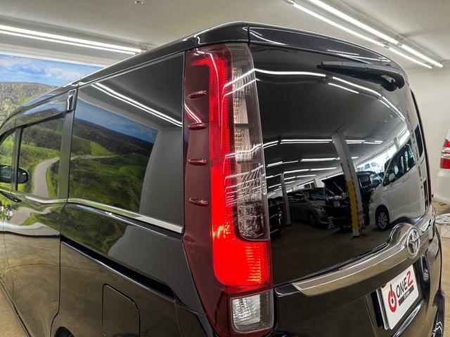 エスクァイア ハイブリッドGi ブラックテーラード 純正9インチ・純正12.1インチフリップダウンモニター・両側パワースライドドア・セーフティセンス・LEDヘッドライト・ビルトインETC・シートヒーター・クルーズコントロール・社外18インチアルミ(16枚目)