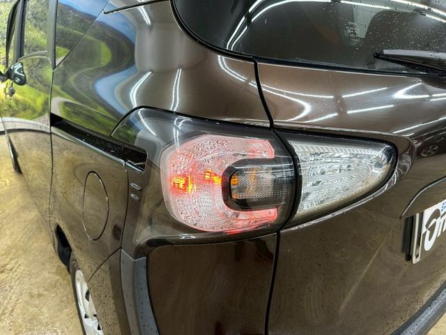 シエンタ Ｇ　両側パワースライドドア・純正ナビ・フルセグ・ナビレディ―パック・ＥＴＣ・オートエアコン・スマートキー・ステアリングスイッチ・トヨタセーフティンス・７人乗り・ウインカーミラー・ワンオーナー（14枚目）