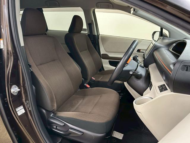 シエンタ Ｇ　両側パワースライドドア・純正ナビ・フルセグ・ナビレディ―パック・ＥＴＣ・オートエアコン・スマートキー・ステアリングスイッチ・トヨタセーフティンス・７人乗り・ウインカーミラー・ワンオーナー（26枚目）