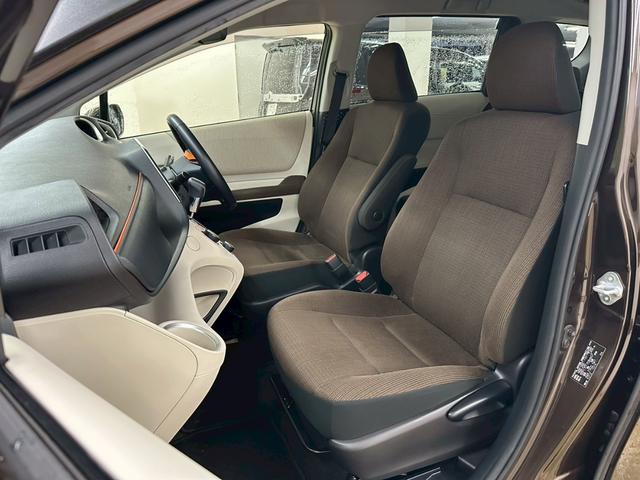 シエンタ Ｇ　両側パワースライドドア・純正ナビ・フルセグ・ナビレディ―パック・ＥＴＣ・オートエアコン・スマートキー・ステアリングスイッチ・トヨタセーフティンス・７人乗り・ウインカーミラー・ワンオーナー（27枚目）