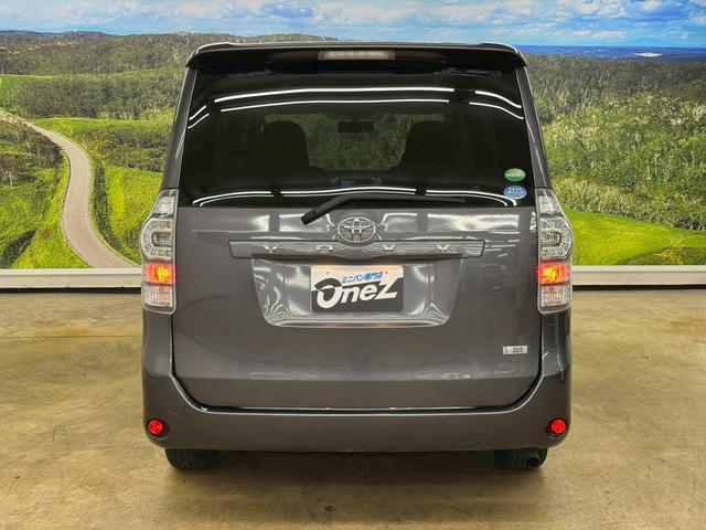 ヴォクシー X Lエディション 純正ナビ・フルセグ・フリップダウンモニター・左側パワースライドドア・HIDヘッドライト・オートエアコン・ビルトインETC・スマートキー・プッシュスタート・ウインカーミラー・ステアリングスイッチ(10枚目)