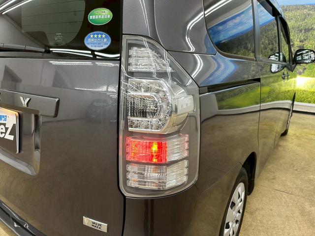 ヴォクシー X Lエディション 純正ナビ・フルセグ・フリップダウンモニター・左側パワースライドドア・HIDヘッドライト・オートエアコン・ビルトインETC・スマートキー・プッシュスタート・ウインカーミラー・ステアリングスイッチ(13枚目)