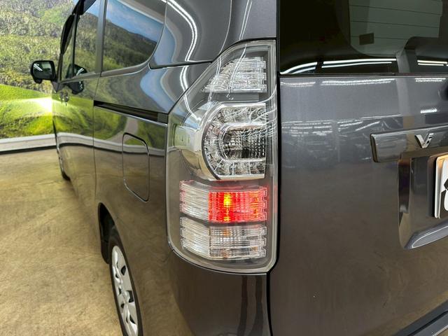 ヴォクシー X Lエディション 純正ナビ・フルセグ・フリップダウンモニター・左側パワースライドドア・HIDヘッドライト・オートエアコン・ビルトインETC・スマートキー・プッシュスタート・ウインカーミラー・ステアリングスイッチ(14枚目)