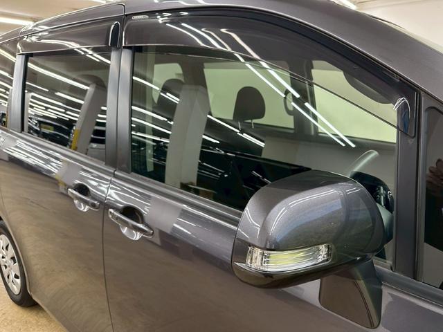 ヴォクシー X Lエディション 純正ナビ・フルセグ・フリップダウンモニター・左側パワースライドドア・HIDヘッドライト・オートエアコン・ビルトインETC・スマートキー・プッシュスタート・ウインカーミラー・ステアリングスイッチ(17枚目)