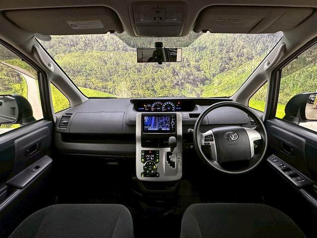 ヴォクシー X Lエディション 純正ナビ・フルセグ・フリップダウンモニター・左側パワースライドドア・HIDヘッドライト・オートエアコン・ビルトインETC・スマートキー・プッシュスタート・ウインカーミラー・ステアリングスイッチ(24枚目)