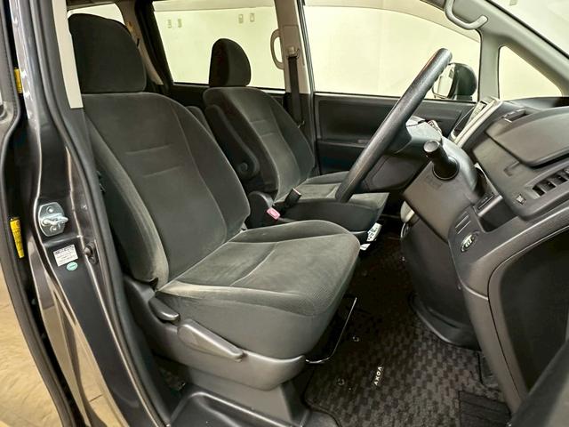 ヴォクシー X Lエディション 純正ナビ・フルセグ・フリップダウンモニター・左側パワースライドドア・HIDヘッドライト・オートエアコン・ビルトインETC・スマートキー・プッシュスタート・ウインカーミラー・ステアリングスイッチ(26枚目)