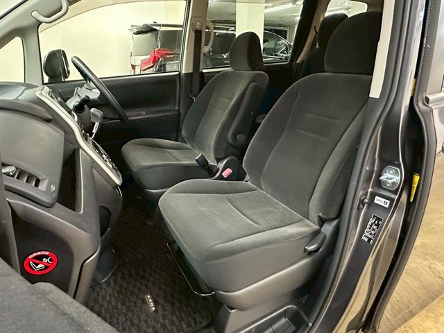 ヴォクシー X Lエディション 純正ナビ・フルセグ・フリップダウンモニター・左側パワースライドドア・HIDヘッドライト・オートエアコン・ビルトインETC・スマートキー・プッシュスタート・ウインカーミラー・ステアリングスイッチ(27枚目)