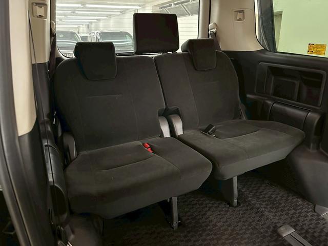 ヴォクシー X Lエディション 純正ナビ・フルセグ・フリップダウンモニター・左側パワースライドドア・HIDヘッドライト・オートエアコン・ビルトインETC・スマートキー・プッシュスタート・ウインカーミラー・ステアリングスイッチ(30枚目)