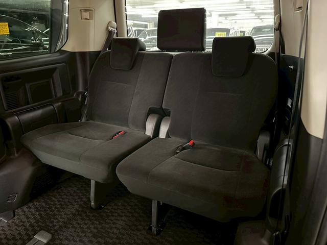 ヴォクシー X Lエディション 純正ナビ・フルセグ・フリップダウンモニター・左側パワースライドドア・HIDヘッドライト・オートエアコン・ビルトインETC・スマートキー・プッシュスタート・ウインカーミラー・ステアリングスイッチ(31枚目)