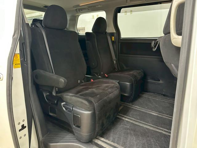 ヴェルファイア ２．４Ｚ　プラチナセレクションＩＩ　サンルーフ・純正ナビ・両側パワースライドドア・バックモニター・フルセグ・純正１８インチアルミ・ＨＩＤヘッドライト・オートエアコン・ＥＴＣ・プッシュスタート・スマートキー・ユーザー買取（31枚目）