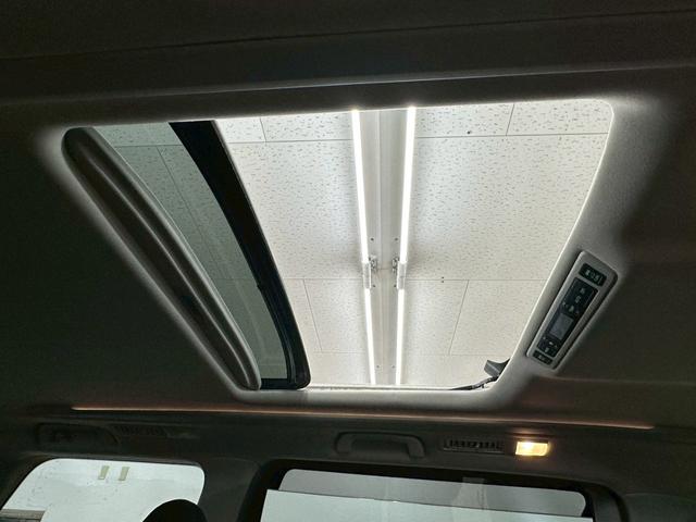 ヴェルファイア ２．４Ｚ　プラチナセレクションＩＩ　サンルーフ・純正ナビ・両側パワースライドドア・バックモニター・フルセグ・純正１８インチアルミ・ＨＩＤヘッドライト・オートエアコン・ＥＴＣ・プッシュスタート・スマートキー・ユーザー買取（34枚目）