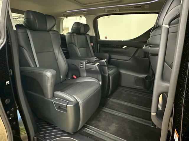 アルファード 2.5S Cパッケージ ツインムーンルーフ・純正ナビ・純正フリップダウンモニター・BSM・三眼LEDヘッドライト・デジタルインナーミラー・シートヒーター・トヨタセーフティセンス・両側パワースライドドア・バックモニター(29枚目)