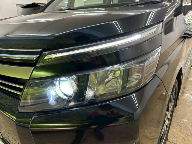 ヴォクシー ZS 煌II 4WDモデル・両側パワースライドドア・純正ナビ・フルセグTV・バックモニター・ETC2.0・社外17インチAW・オートマチックハイビーム・プッシュスタート・スマートキー・7人乗りモデル(12枚目)