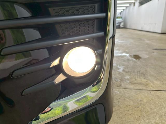 ヴォクシー ZS 煌II 4WDモデル・両側パワースライドドア・純正ナビ・フルセグTV・バックモニター・ETC2.0・社外17インチAW・オートマチックハイビーム・プッシュスタート・スマートキー・7人乗りモデル(14枚目)