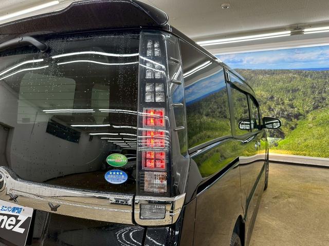 ヴォクシー ZS 煌II 4WDモデル・両側パワースライドドア・純正ナビ・フルセグTV・バックモニター・ETC2.0・社外17インチAW・オートマチックハイビーム・プッシュスタート・スマートキー・7人乗りモデル(15枚目)