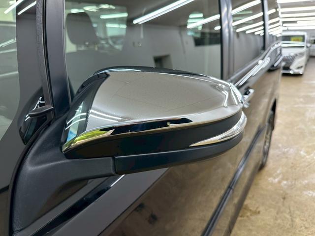 ヴォクシー ZS 煌II 4WDモデル・両側パワースライドドア・純正ナビ・フルセグTV・バックモニター・ETC2.0・社外17インチAW・オートマチックハイビーム・プッシュスタート・スマートキー・7人乗りモデル(18枚目)