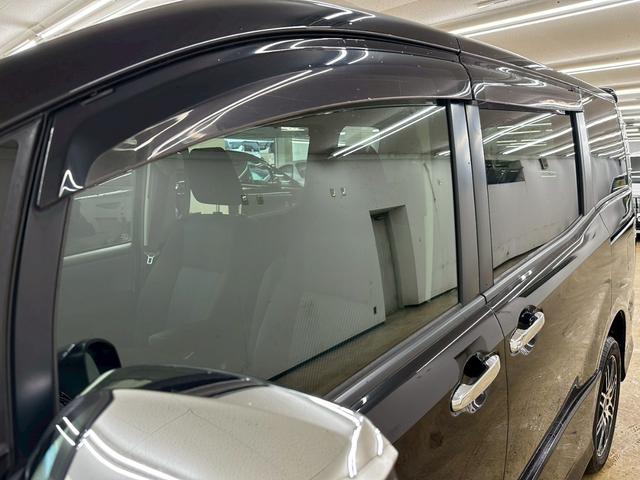 ヴォクシー ZS 煌II 4WDモデル・両側パワースライドドア・純正ナビ・フルセグTV・バックモニター・ETC2.0・社外17インチAW・オートマチックハイビーム・プッシュスタート・スマートキー・7人乗りモデル(20枚目)
