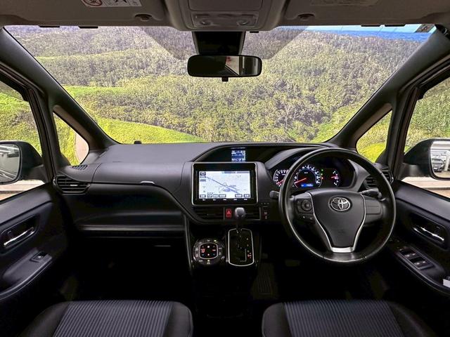 ヴォクシー ZS 煌II 4WDモデル・両側パワースライドドア・純正ナビ・フルセグTV・バックモニター・ETC2.0・社外17インチAW・オートマチックハイビーム・プッシュスタート・スマートキー・7人乗りモデル(26枚目)