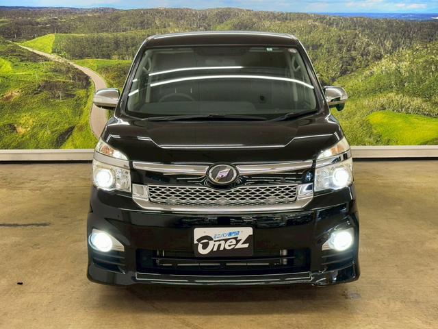 ヴォクシー ＺＳ　煌Ｚ　アルパイン８インチ・フルセグ・ＢＴ対応・アルパインフリップダウンモニター・バックモニター・両側パワースライドドア・ビルトインＥＴＣ・社外１８インチアルミ・ＴＥＩＮ車高調・パドルシフト・オートライト（3枚目）