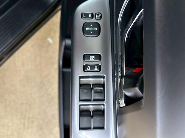 ヴォクシー ＺＳ　煌Ｚ　アルパイン８インチ・フルセグ・ＢＴ対応・アルパインフリップダウンモニター・バックモニター・両側パワースライドドア・ビルトインＥＴＣ・社外１８インチアルミ・ＴＥＩＮ車高調・パドルシフト・オートライト（50枚目）