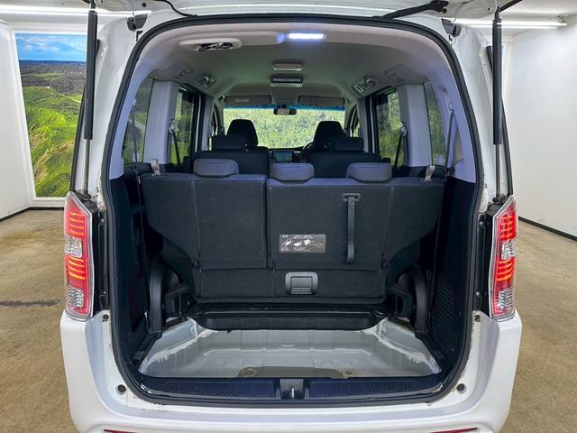 ステップワゴンスパーダ Z 純正大型ナビ・両側パワースライドドア・フリップダウンモニター・スマートキー・社外18インチアルミ・フルセグ・バックモニター・HIDヘッドライト・ETC・オートエアコン・音楽録音・アイドリングストップ(34枚目)