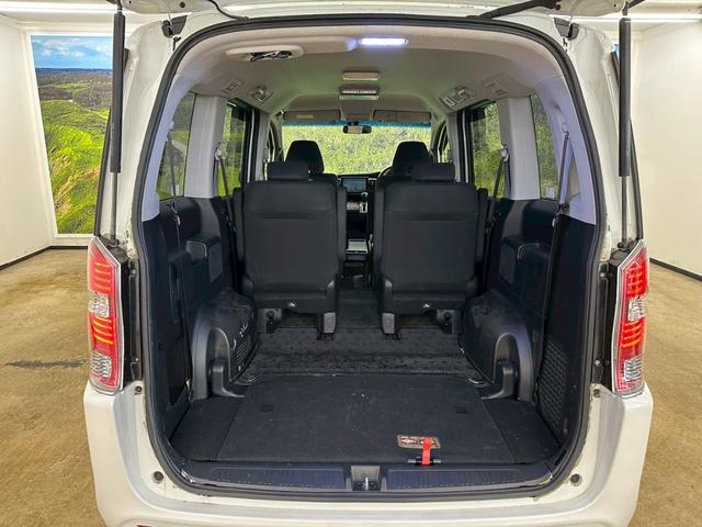 ステップワゴンスパーダ Z 純正大型ナビ・両側パワースライドドア・フリップダウンモニター・スマートキー・社外18インチアルミ・フルセグ・バックモニター・HIDヘッドライト・ETC・オートエアコン・音楽録音・アイドリングストップ(35枚目)