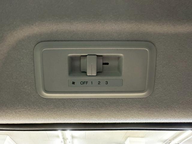 ステップワゴンスパーダ Z 純正大型ナビ・両側パワースライドドア・フリップダウンモニター・スマートキー・社外18インチアルミ・フルセグ・バックモニター・HIDヘッドライト・ETC・オートエアコン・音楽録音・アイドリングストップ(48枚目)