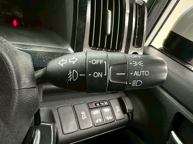 ステップワゴンスパーダ Z 純正大型ナビ・両側パワースライドドア・フリップダウンモニター・スマートキー・社外18インチアルミ・フルセグ・バックモニター・HIDヘッドライト・ETC・オートエアコン・音楽録音・アイドリングストップ(53枚目)