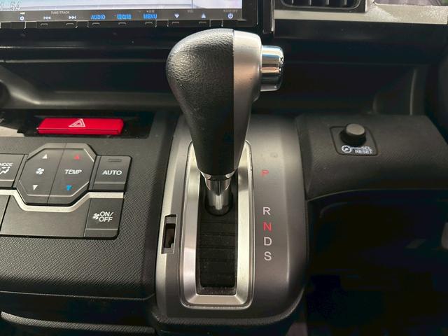 ステップワゴンスパーダ Z 純正大型ナビ・両側パワースライドドア・フリップダウンモニター・スマートキー・社外18インチアルミ・フルセグ・バックモニター・HIDヘッドライト・ETC・オートエアコン・音楽録音・アイドリングストップ(59枚目)