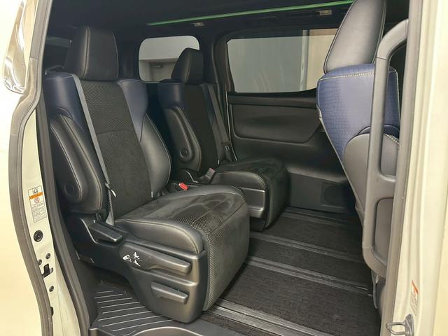 第二神明大久保インターで降りてすぐ！　軽自動車からミニバンまで勢ぞろい！店頭１５０台展示！　室内での展示でゆっくりと車選びをしていただけます。