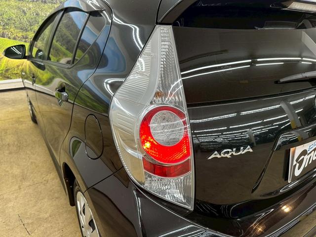 アクア Ｇ　純正ナビ・バックモニター・ワンセグ・社外エアロ・プッシュスタート・スマートキー・ドライブレコーダー・オートエアコン・ＨＩＤヘッドライト・ＢＴ対応・ＥＴＣ・ウインカーミラー・ステアリングスイッチ（14枚目）