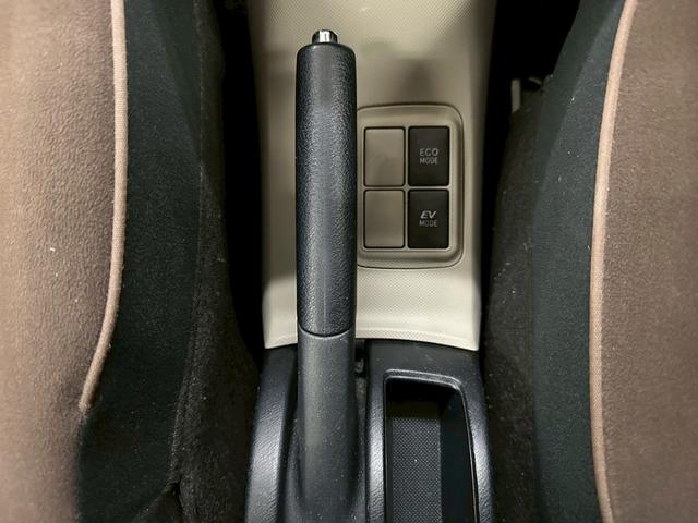 アクア Ｇ　純正ナビ・バックモニター・ワンセグ・社外エアロ・プッシュスタート・スマートキー・ドライブレコーダー・オートエアコン・ＨＩＤヘッドライト・ＢＴ対応・ＥＴＣ・ウインカーミラー・ステアリングスイッチ（48枚目）