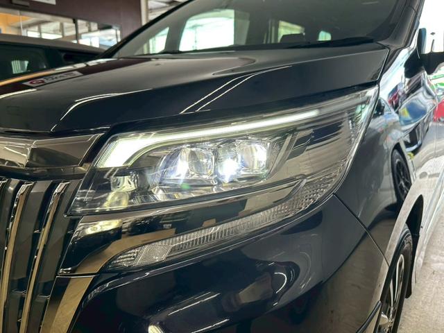 エスクァイア Ｇｉ　プレミアムパッケージ　ブラックテーラード　モデリスタフルエアロ・トヨタセーフティセンス・純正１０インチナビ・フルセグ・バックモニター・ＢＴ対応・両側パワースライドドア・前席シートヒーター・ウッドコンビステアリング・ビルトインＥＴＣ・ステリモ（13枚目）