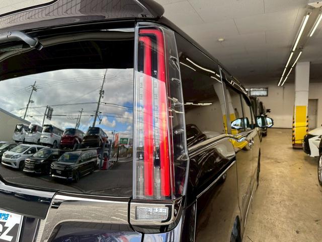 エスクァイア Ｇｉ　プレミアムパッケージ　ブラックテーラード　モデリスタフルエアロ・トヨタセーフティセンス・純正１０インチナビ・フルセグ・バックモニター・ＢＴ対応・両側パワースライドドア・前席シートヒーター・ウッドコンビステアリング・ビルトインＥＴＣ・ステリモ（16枚目）