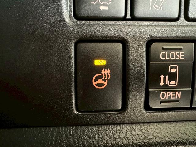 エスクァイア Ｇｉ　プレミアムパッケージ　ブラックテーラード　モデリスタフルエアロ・トヨタセーフティセンス・純正１０インチナビ・フルセグ・バックモニター・ＢＴ対応・両側パワースライドドア・前席シートヒーター・ウッドコンビステアリング・ビルトインＥＴＣ・ステリモ（52枚目）