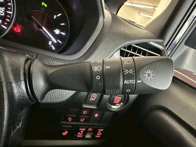 エスクァイア Ｇｉ　プレミアムパッケージ　ブラックテーラード　モデリスタフルエアロ・トヨタセーフティセンス・純正１０インチナビ・フルセグ・バックモニター・ＢＴ対応・両側パワースライドドア・前席シートヒーター・ウッドコンビステアリング・ビルトインＥＴＣ・ステリモ（57枚目）